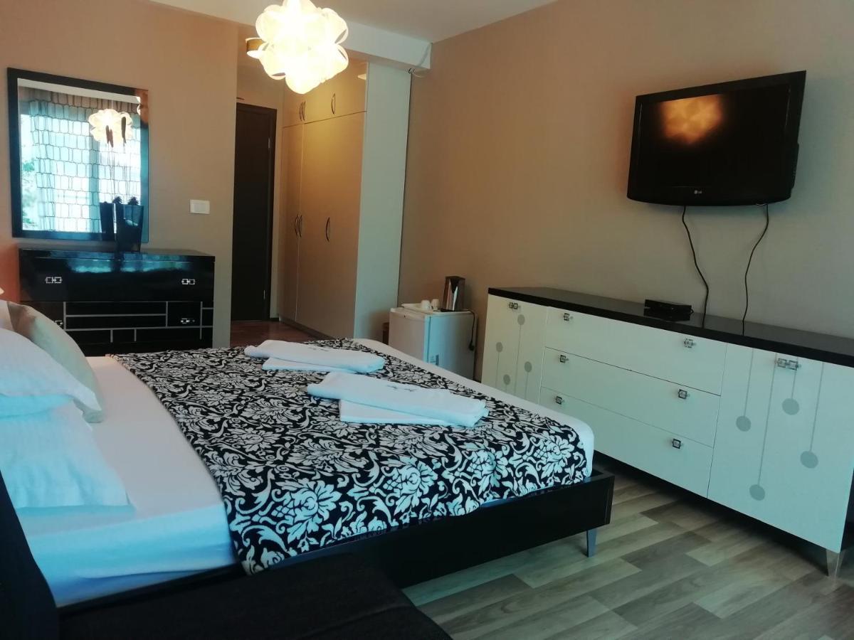Apartments And Rooms Grand Palazzo Budva Exterior photo